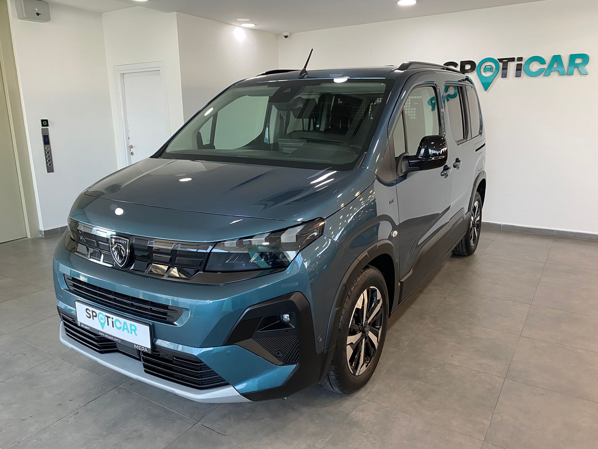 MEPA 2. EL 2024 YENİ RIFTER 1.5 BHDI 130 HP EAT8 GT 520 KM